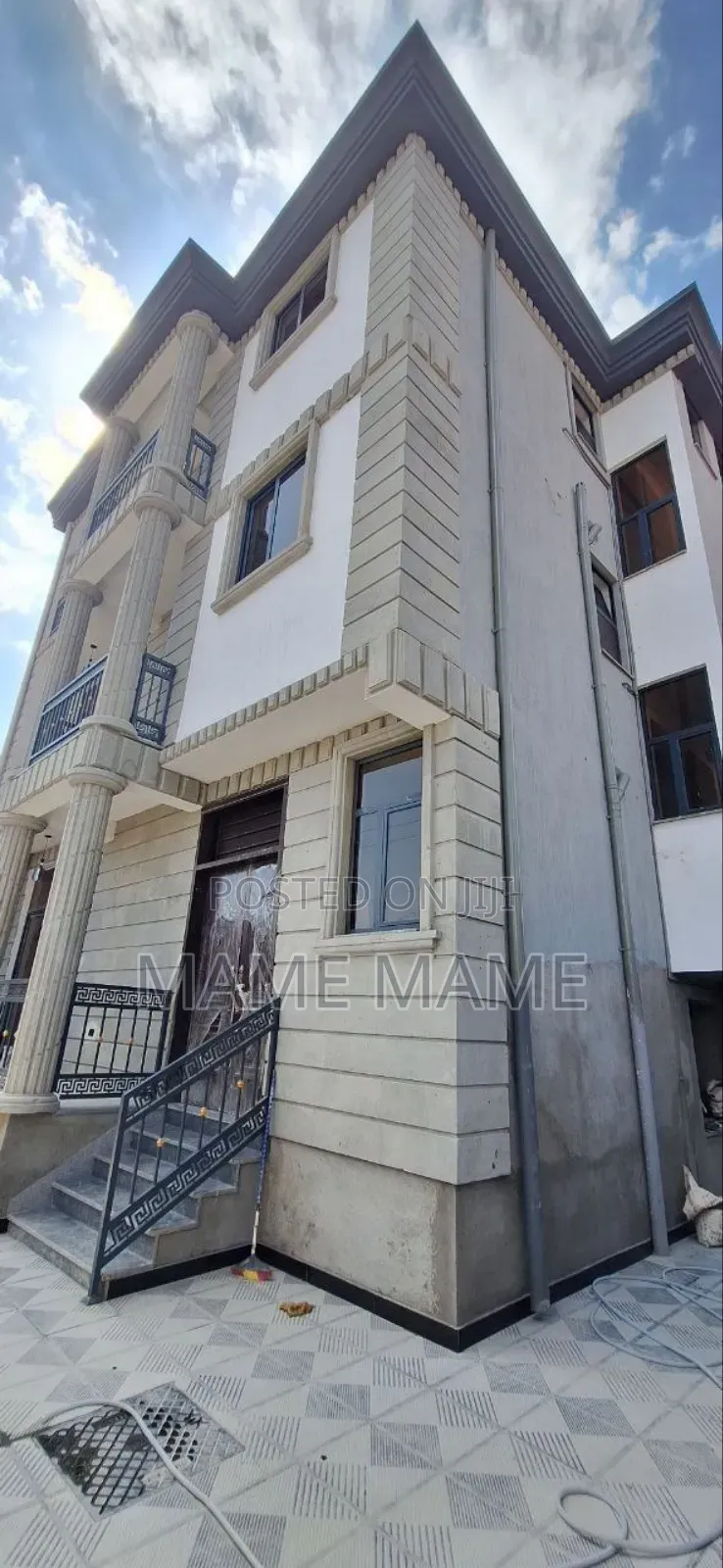 8bdrm House in Addis Abeba, Bole for sale
