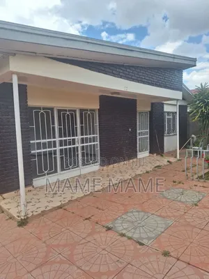 5bdrm House in Addis Abeba, Bole for sale
