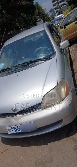 Photo - Toyota Platz 2001 Silver