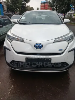 Photo - Toyota C-HR 2022 White