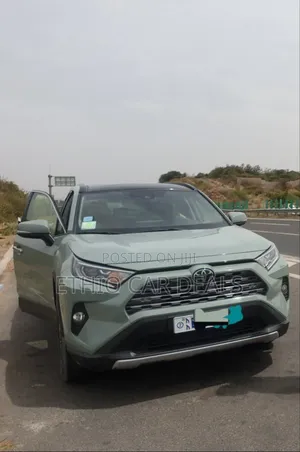 Photo - Toyota RAV4 2020 Green