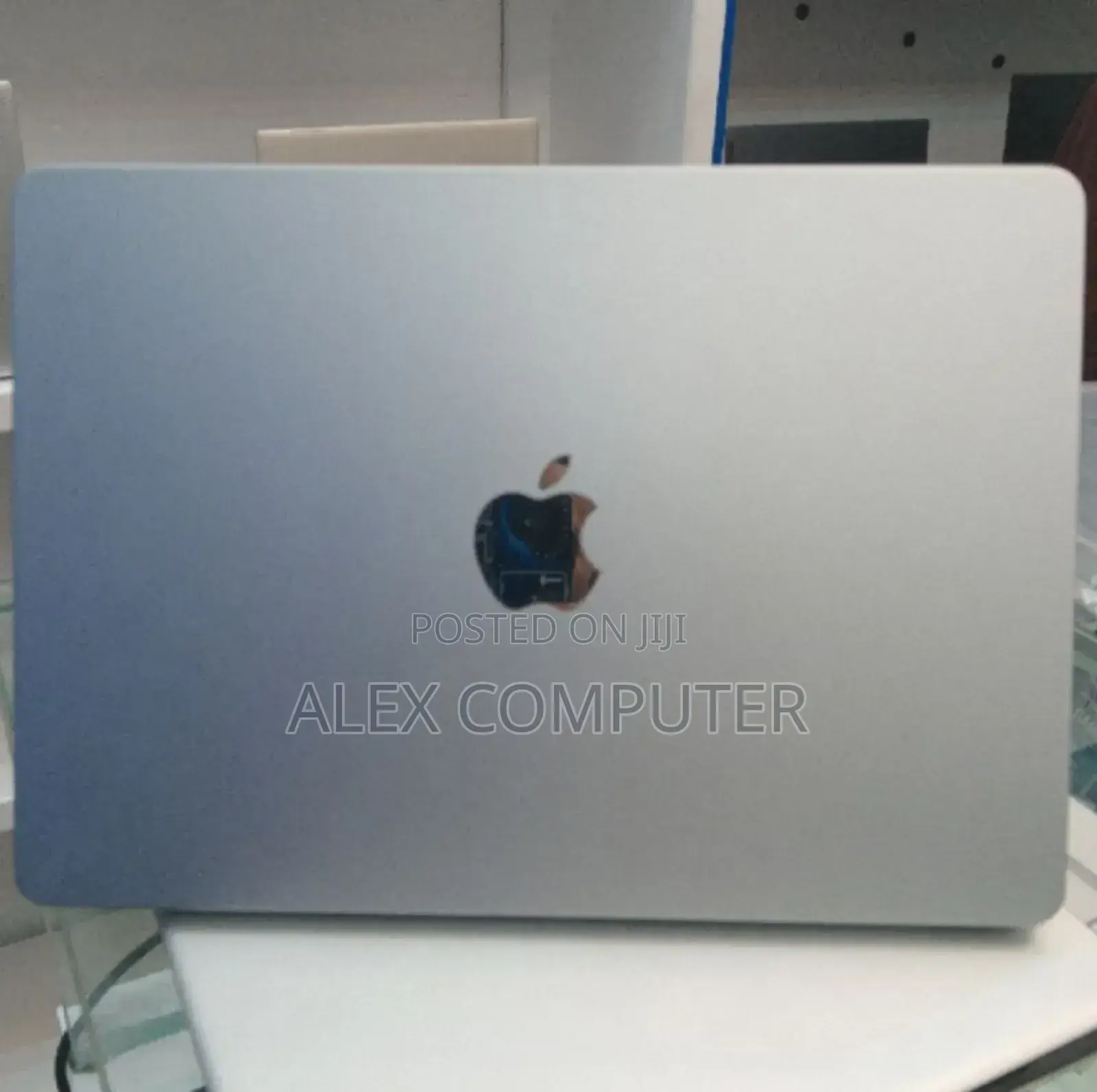 New Laptop Apple MacBook Air 2024 M3 13-Inch 16GB Apple M3 SSD 512GB