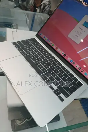 New Laptop Apple MacBook Air 2024 M3 13-Inch 16GB Apple M3 SSD 512GB