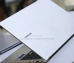New Laptop Samsung 8GB Intel Core I5 SSD 256GB