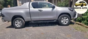 Toyota Hilux 2019 Silver