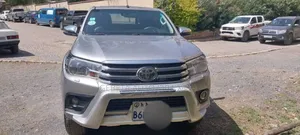 Photo - Toyota Hilux 2019 Silver