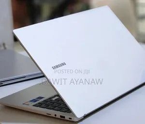 New Laptop Samsung 8GB Intel Core I5 SSD 256GB