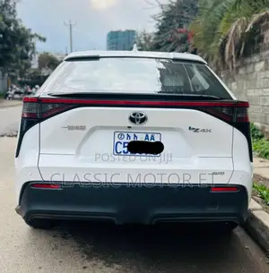 Toyota bZ4X 71.4 kWh AWD 2023 White