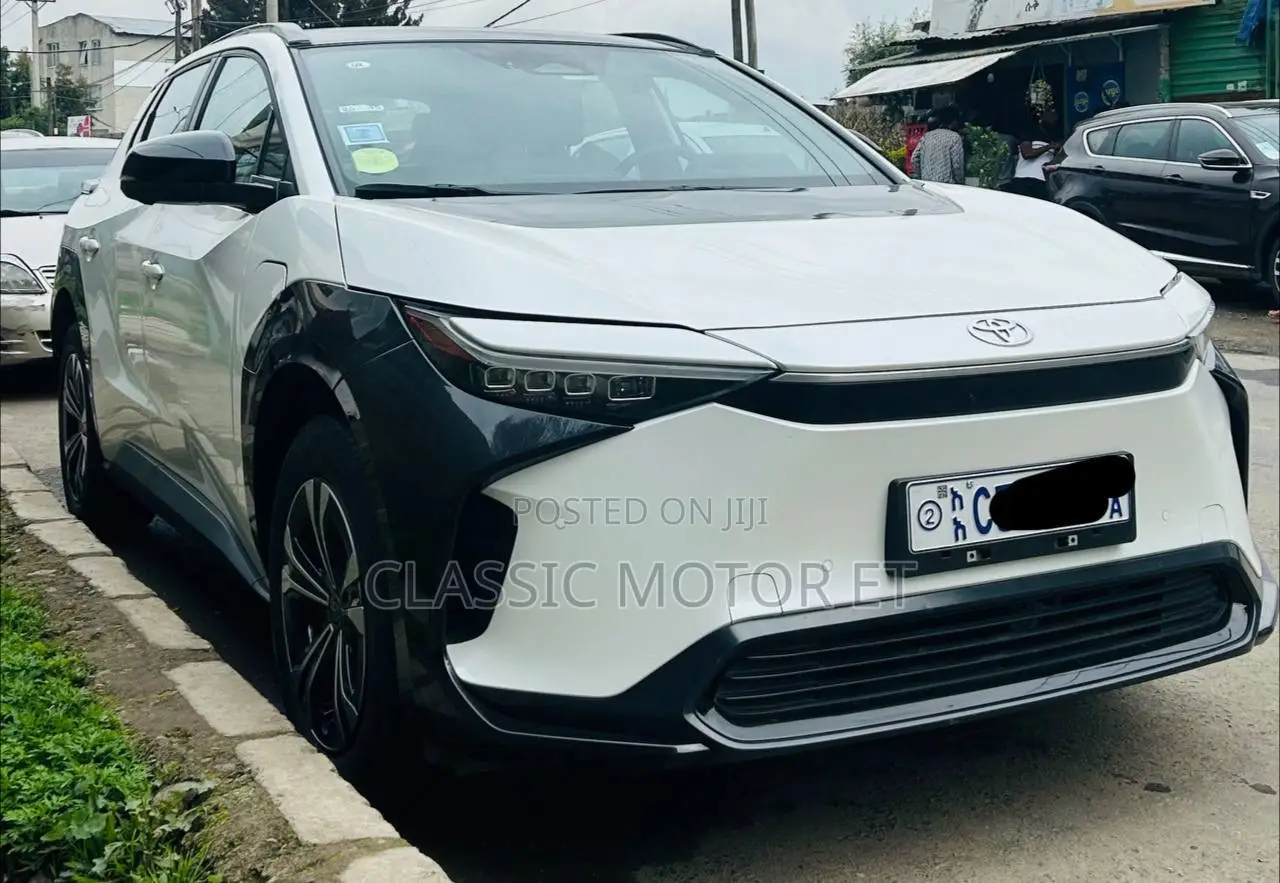 Toyota bZ4X 71.4 kWh AWD 2023 White
