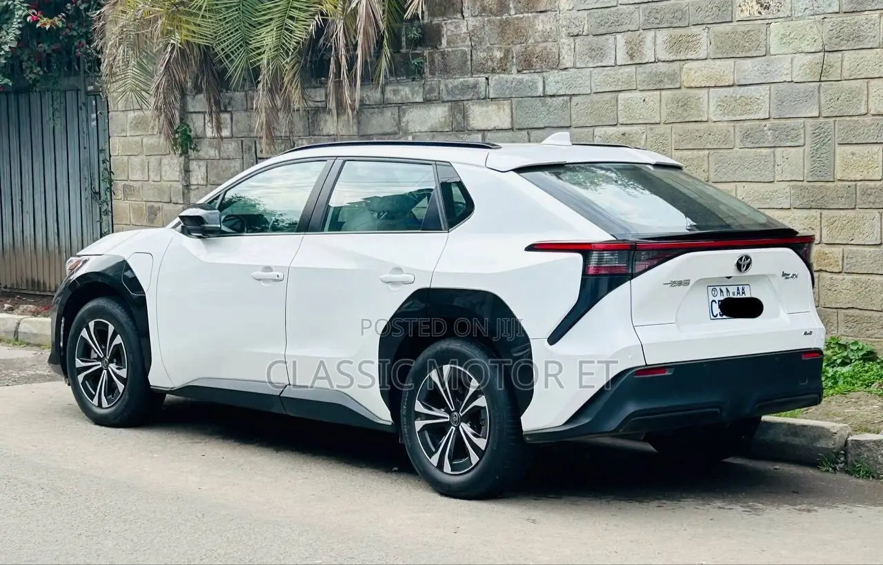 Toyota bZ4X 71.4 kWh AWD 2023 White