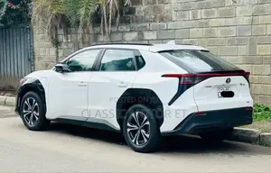 Toyota bZ4X 71.4 kWh AWD 2023 White