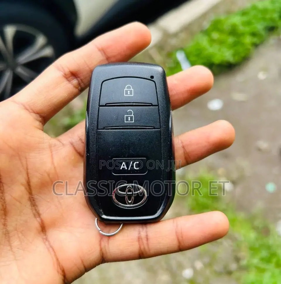 Toyota bZ4X 71.4 kWh AWD 2023 White