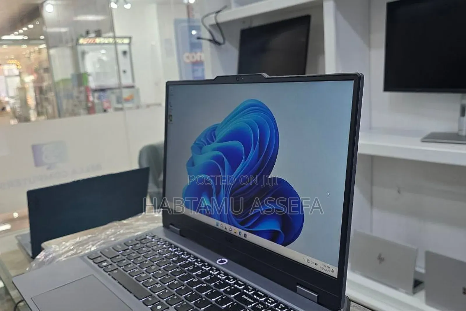 New Laptop Lenovo LOQ 15ARP9 24GB AMD Ryzen 5 SSD 512GB