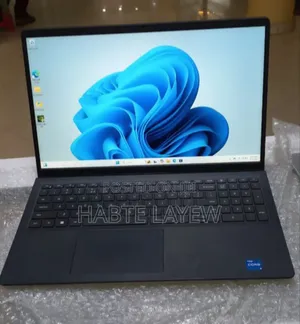 New Laptop Dell Vostro 3520 8GB Intel Core I5 SSD 1T
