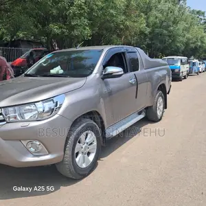 Toyota Hilux 2018 Brown