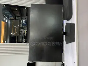 New Dell 27 Inch Frameless Monitor   Display :