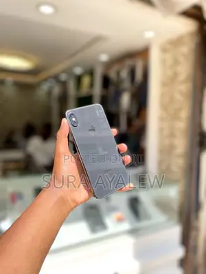 Photo - Apple iPhone XS Max 512 GB Black