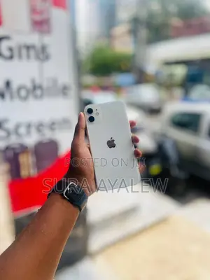 Photo - Apple iPhone 11 128 GB White