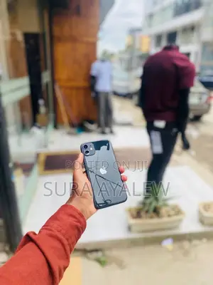 Photo - Apple iPhone 11 128 GB Black