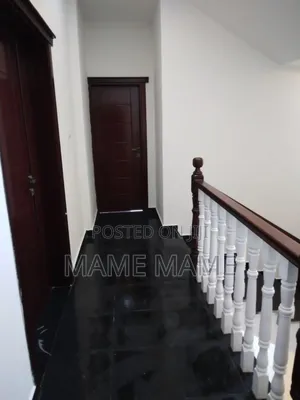 7bdrm House in Addis Abeba, Bole for sale