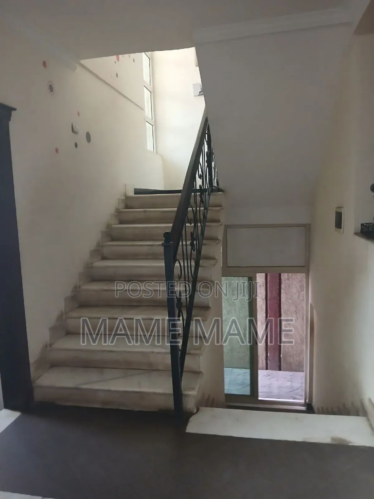 5bdrm House in Addis Abeba, Bole for sale