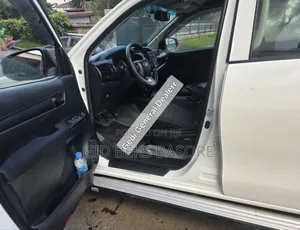 Toyota Hilux 2019 White