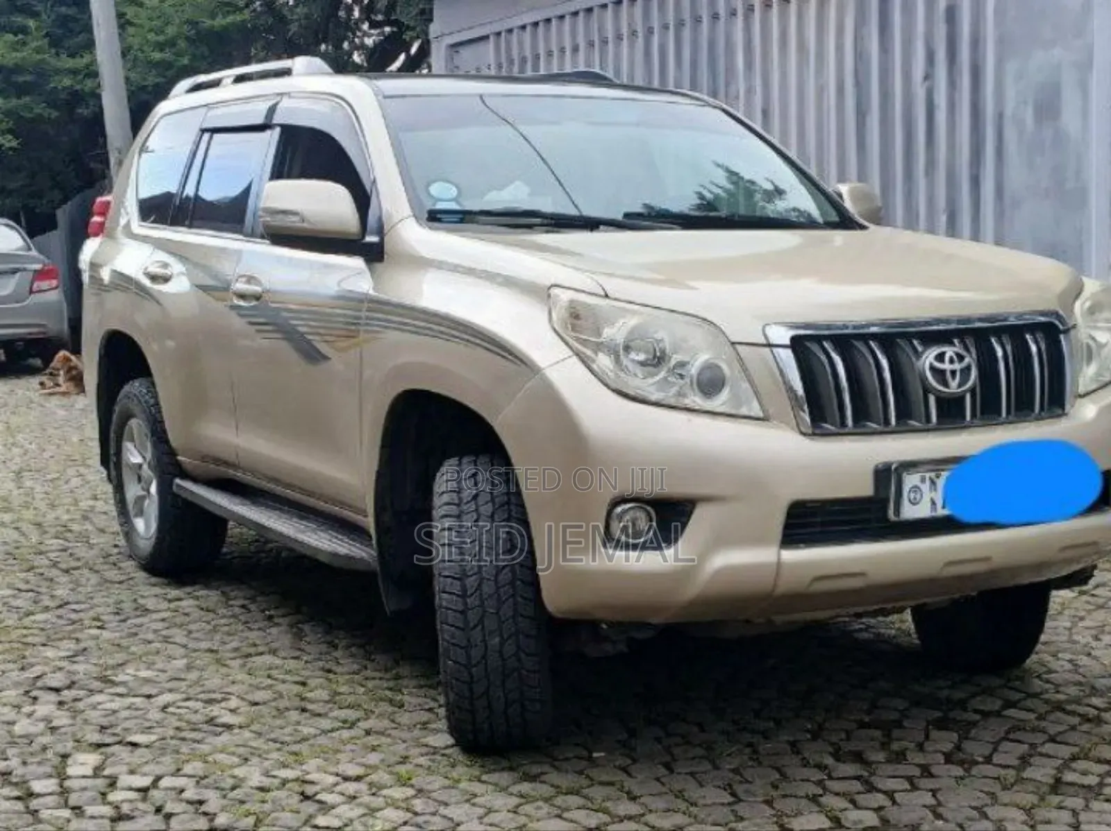 Toyota Land Cruiser Prado 2011 Gold