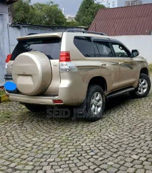 Toyota Land Cruiser Prado 2011 Gold