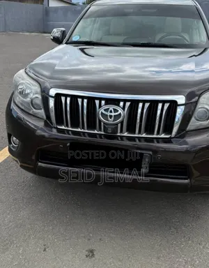 Photo - Toyota Land Cruiser Prado 2012 Gray