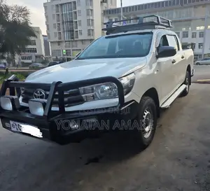 Photo - Toyota Hilux Revo Double Cab Deisel 2.4 AWD 2019 White