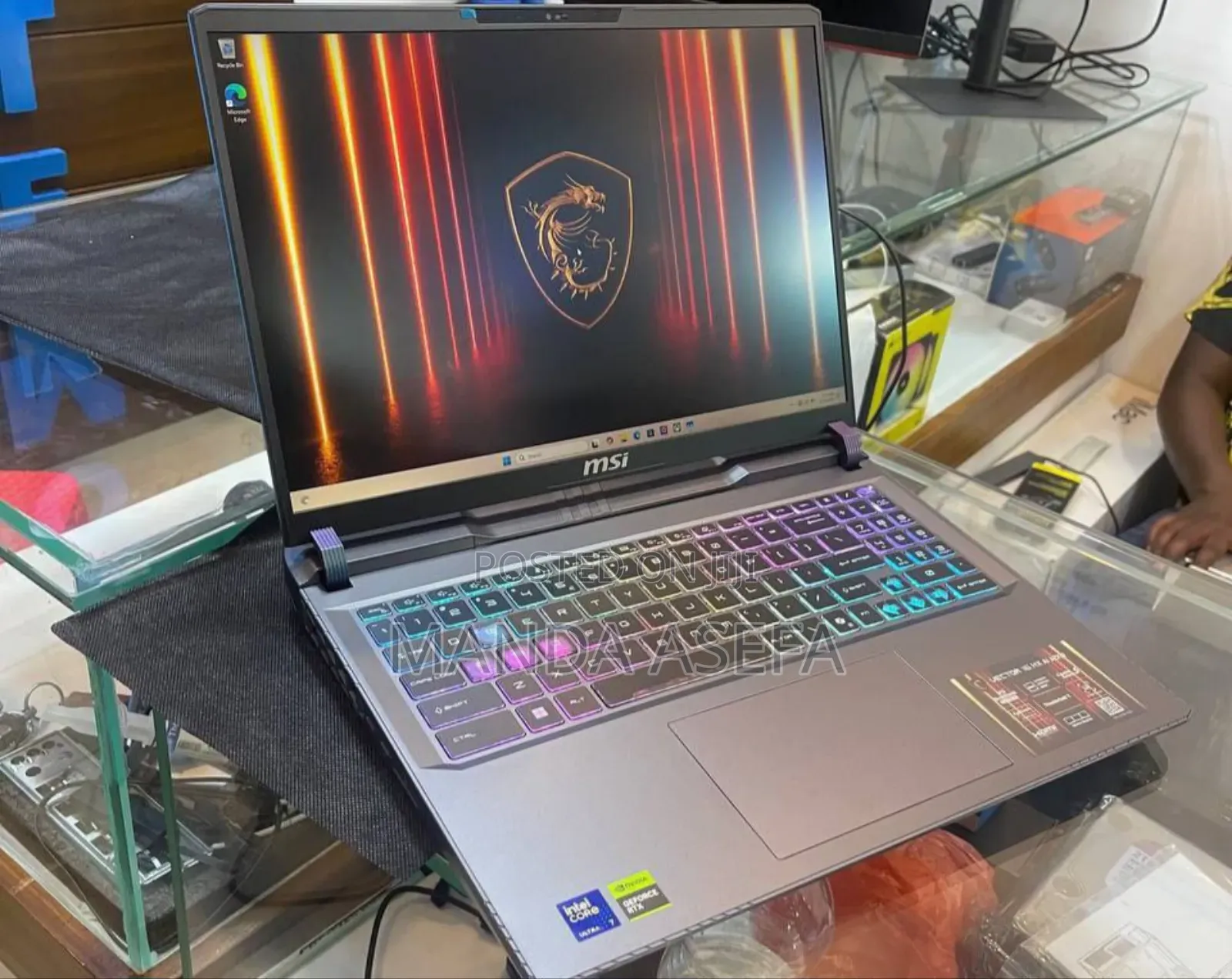 New Laptop MSI Vector 16 HX AI A2XWIG 16GB Intel Core Ultra 7 SSD 1T