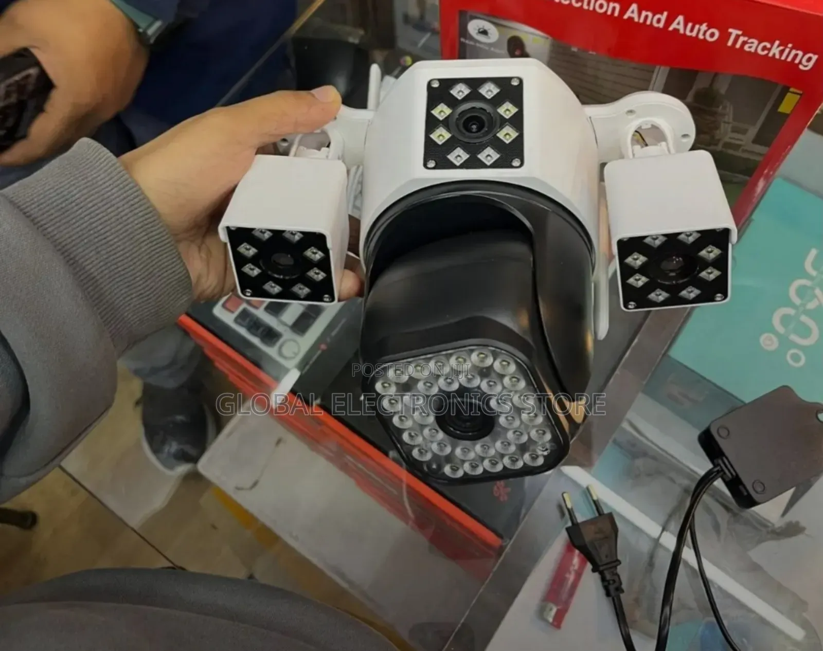 እጅግ ከፍተኛ የምስል ጥራት ያለው Indoor 10mp የሆነ ባለ 3 Lens PTZ Camera