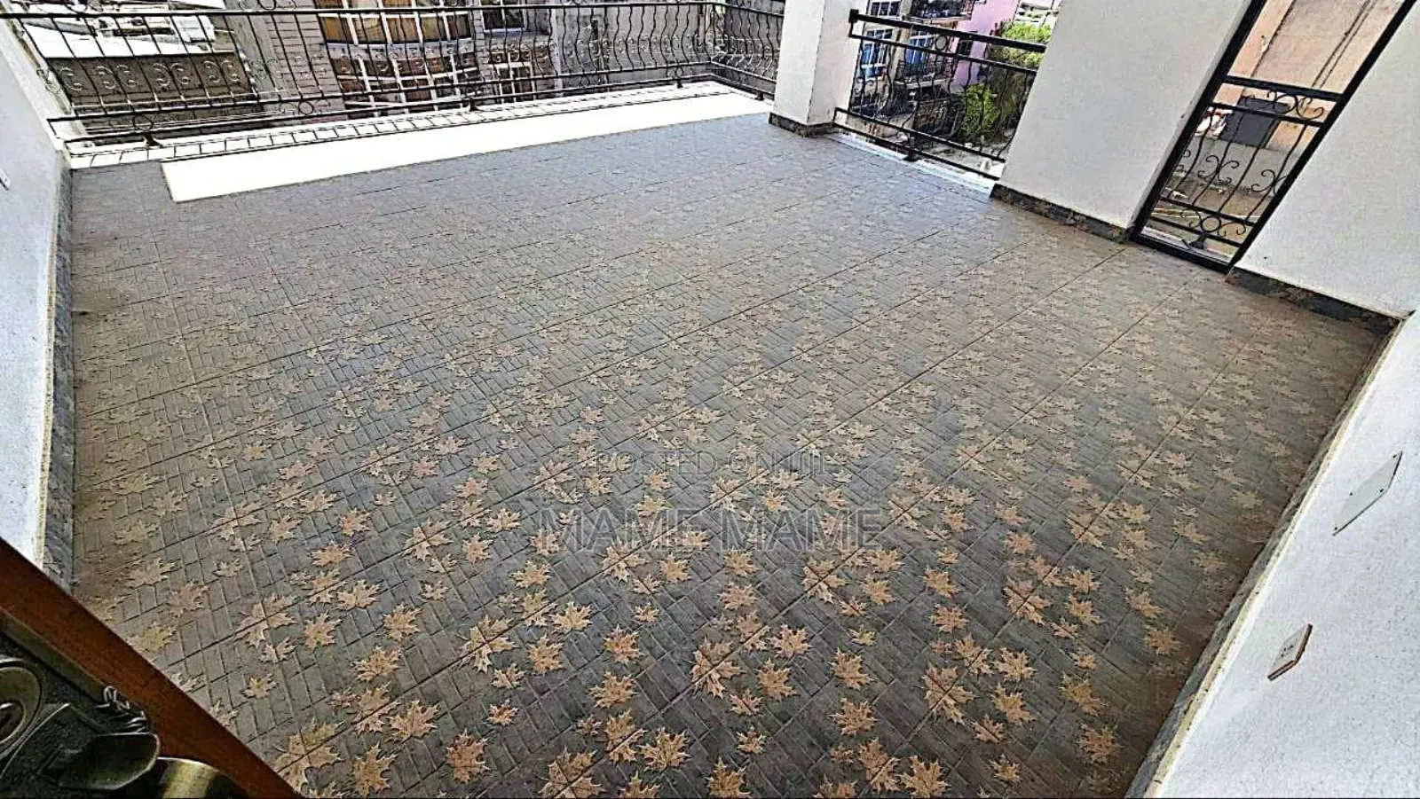 7bdrm House in Addis Abeba, Bole for sale