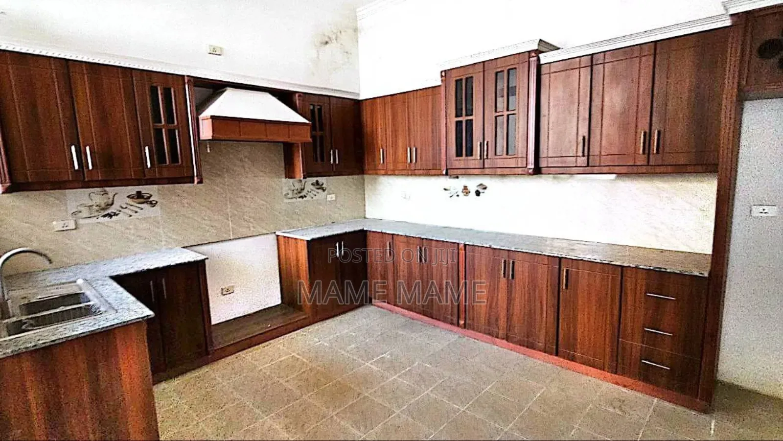 8bdrm House in Addis Abeba, Bole for sale