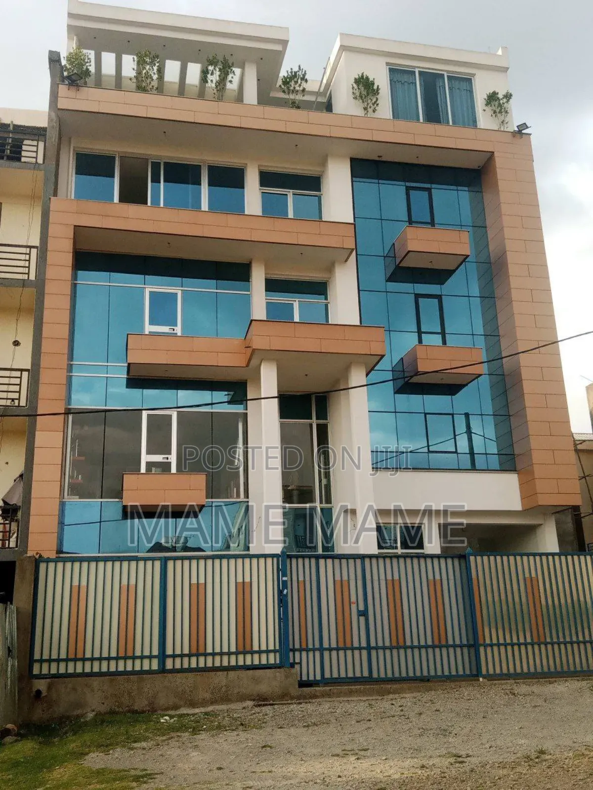 8bdrm House in Addis Abeba, Bole for sale