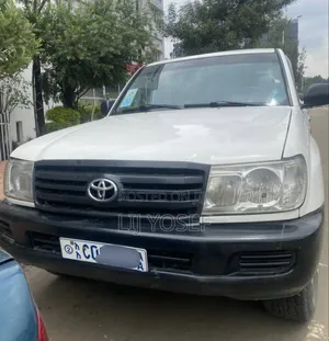 Toyota Land Cruiser 2004 White