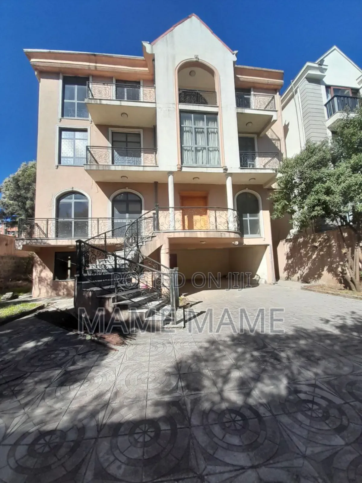 8bdrm House in Addis Abeba, Bole for sale