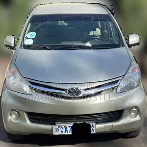 Photo - Toyota Avanza 2015 Gold