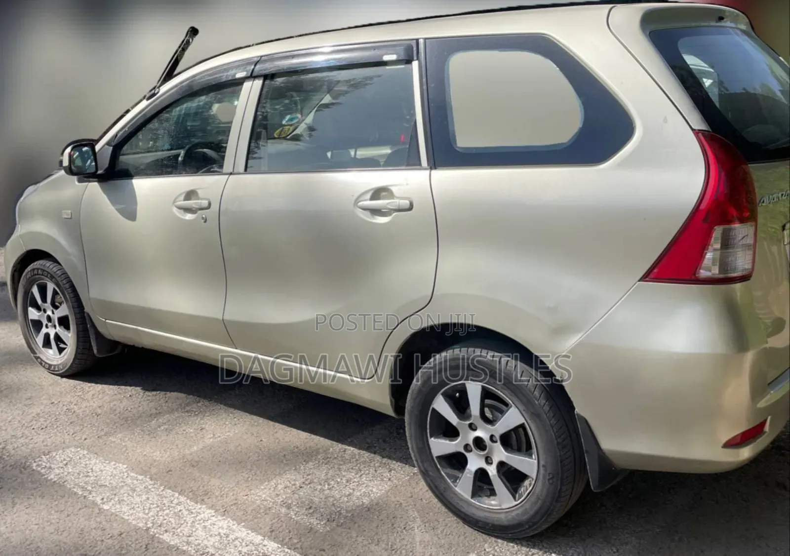 Toyota Avanza 2015 Gold