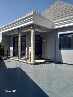 5bdrm Villa in Addis Abeba, Bole for sale