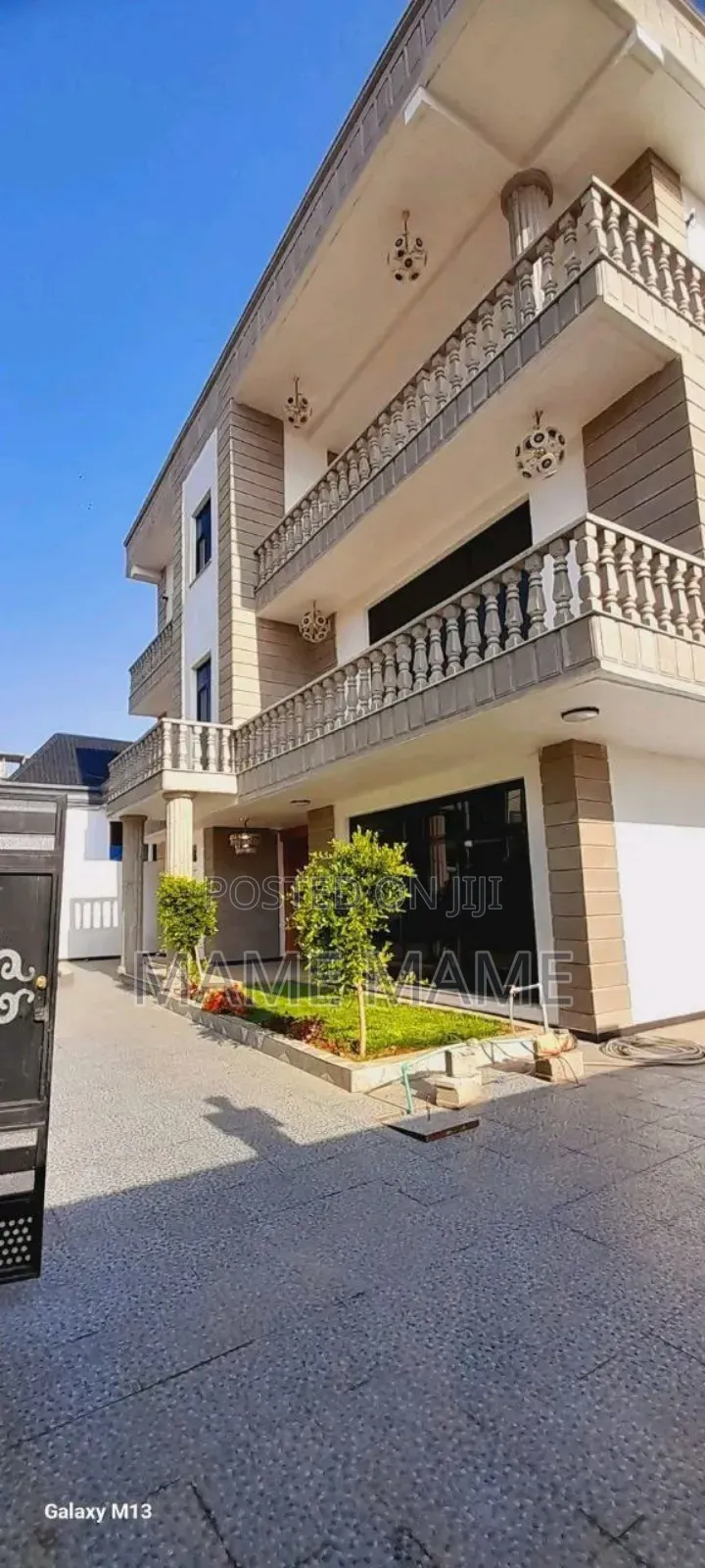 8bdrm House in Addis Abeba, Bole for sale