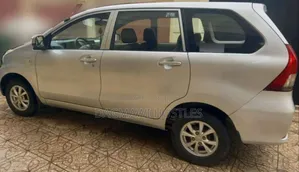 Photo - Toyota Avanza 2015 Silver