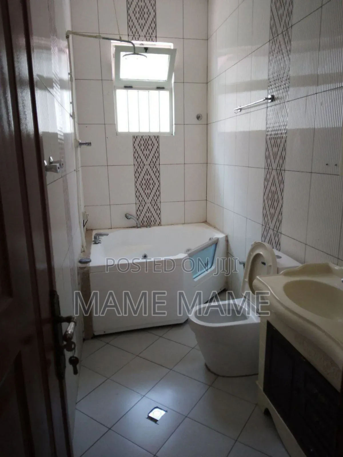 5bdrm Villa in Addis Abeba, Bole for sale