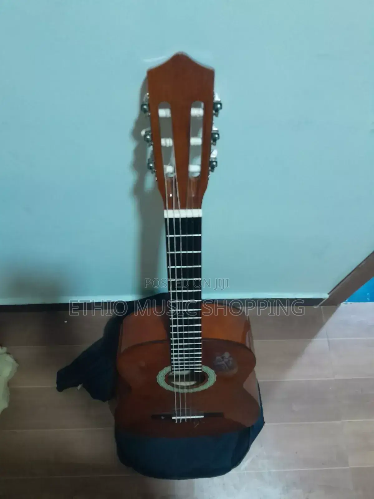Box Guitar