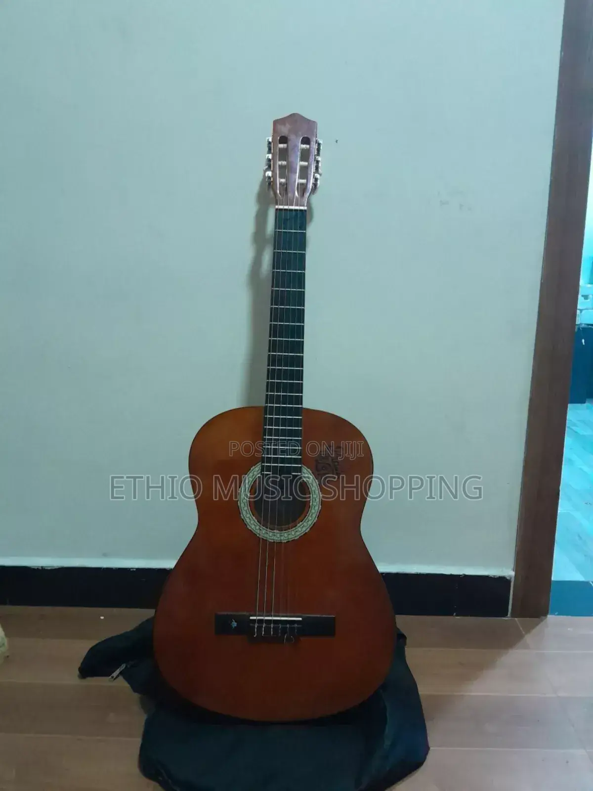 Box Guitar