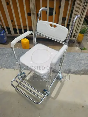 Photo - Commode Wheelchair食品toilet Wheelchair元旦commode Wheelchair
