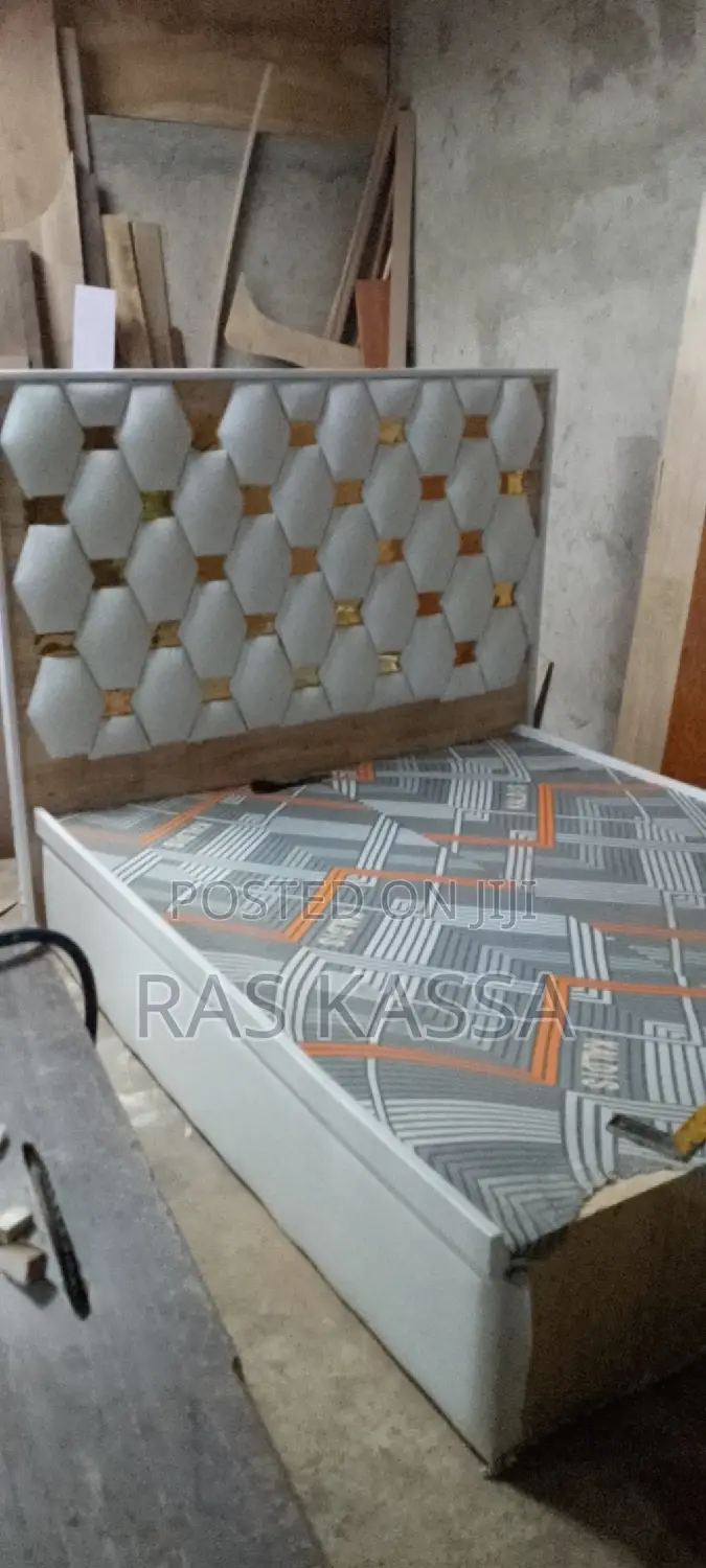 1,50 ምርጥ እና ጠንካራ ቸስተር ፌልድ አልጋ