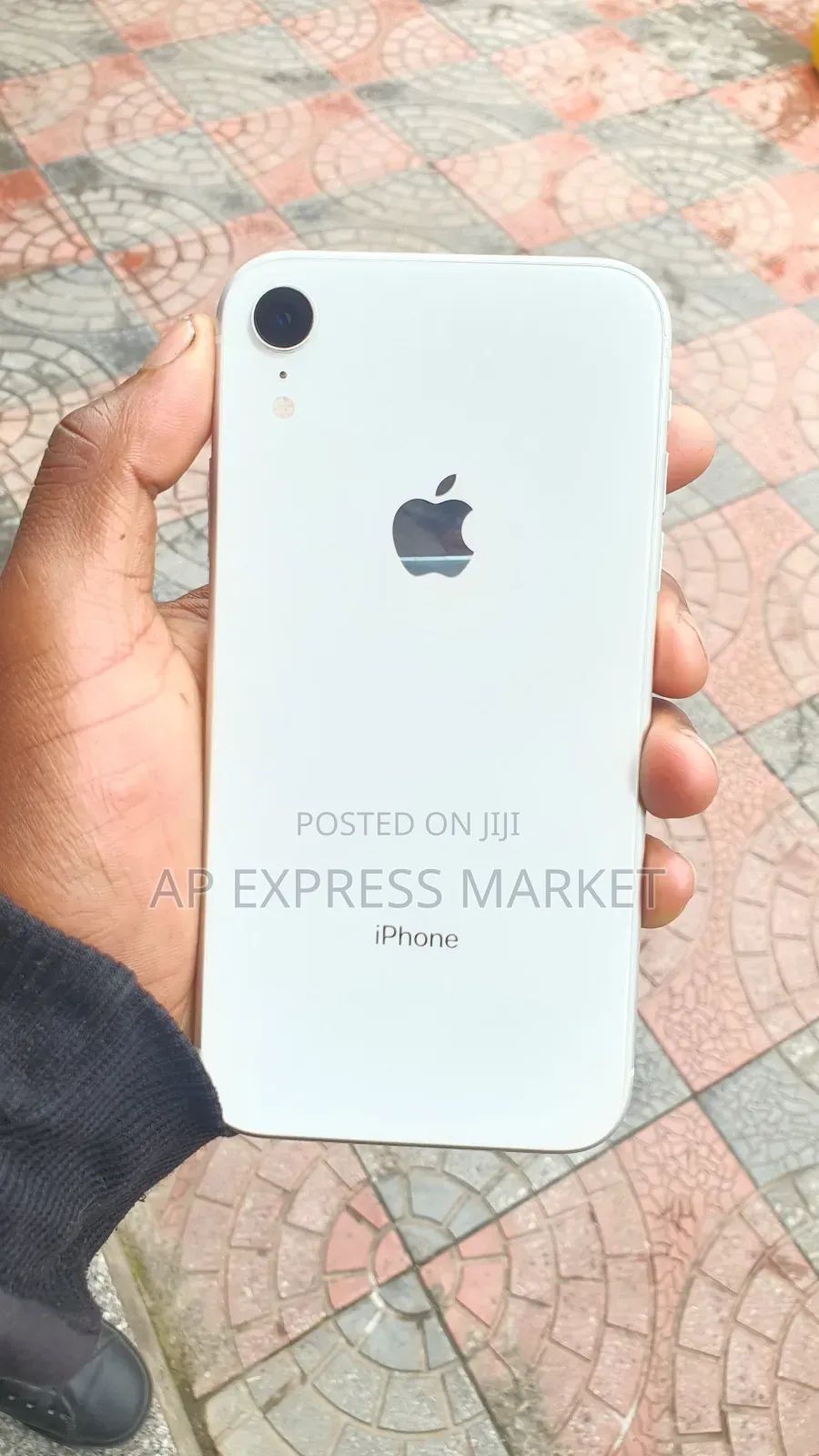 Apple iPhone XR 64 GB White