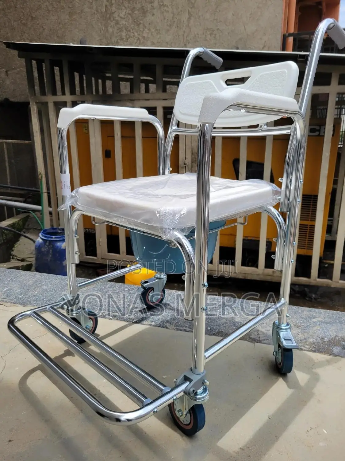 Commode Chair变胤toilet Chair=■ 3 in 1 Multi-Purpose Bathroom