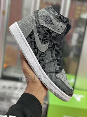 Photo - Air Jordan 1 Retro High Og Rebellioner